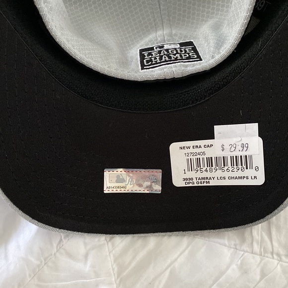 World Series Hat - Picture 2 of 3